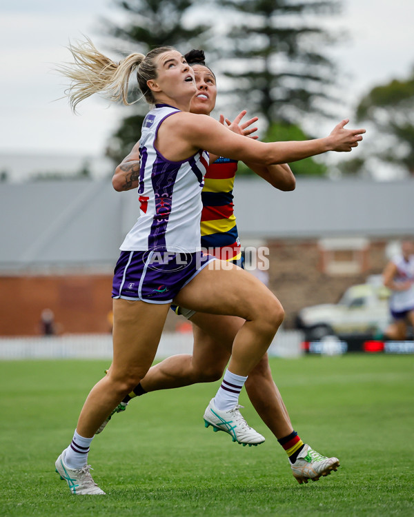 AFLW 2024 First Semi Final - Adelaide v Fremantle - A-55707792