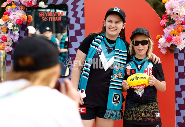 AFLW 2024 Second Semi Final - Hawthorn v Port Adelaide - A-55707817