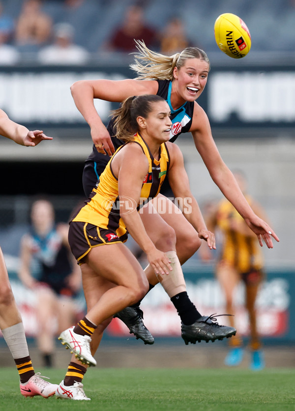 AFLW 2024 Second Semi Final - Hawthorn v Port Adelaide - A-55708634