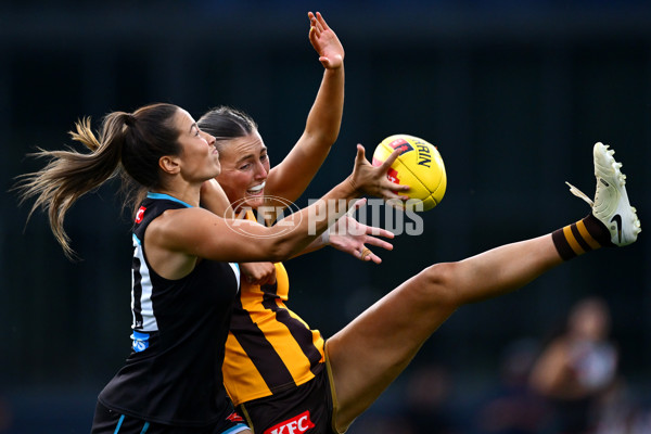 AFLW 2024 Second Semi Final - Hawthorn v Port Adelaide - A-55711136