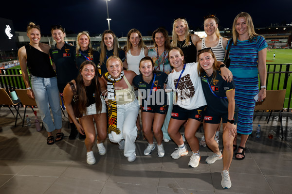 AFLW 2024 Second Semi Final - Hawthorn v Port Adelaide - A-55711138