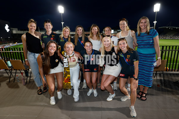 AFLW 2024 Second Semi Final - Hawthorn v Port Adelaide - A-55711139