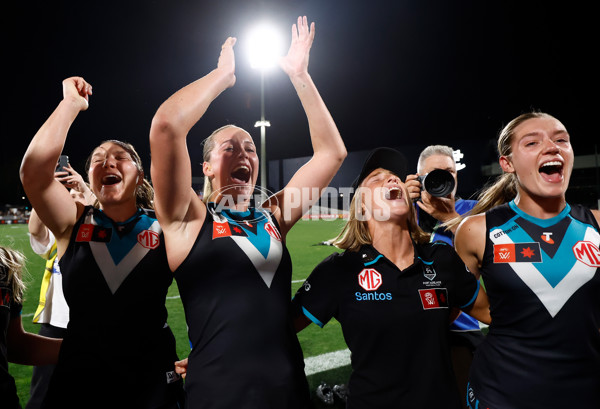 AFLW 2024 Second Semi Final - Hawthorn v Port Adelaide - A-55711178