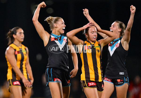 AFLW 2024 Second Semi Final - Hawthorn v Port Adelaide - A-55712563