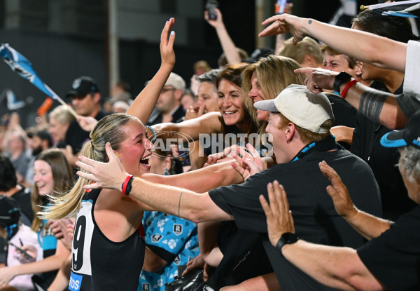 AFLW 2024 Second Semi Final - Hawthorn v Port Adelaide - A-55712584