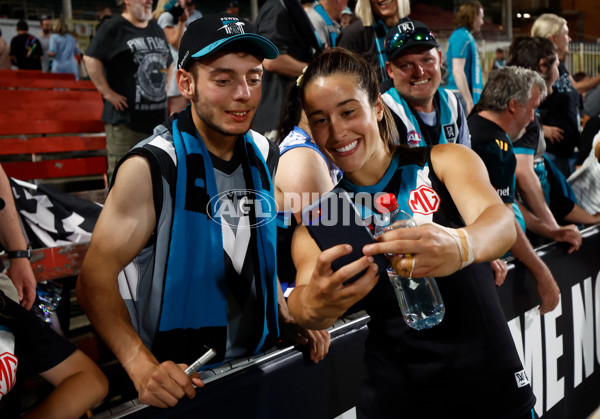 AFLW 2024 Second Semi Final - Hawthorn v Port Adelaide - A-55712606