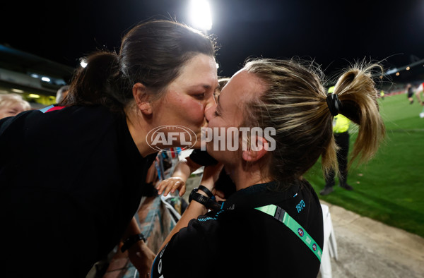 AFLW 2024 Second Semi Final - Hawthorn v Port Adelaide - A-55715050