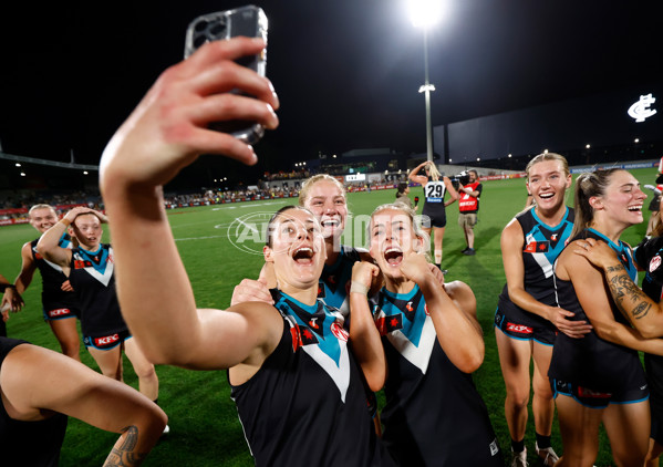 AFLW 2024 Second Semi Final - Hawthorn v Port Adelaide - A-55715120