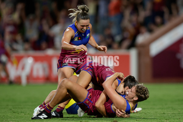 AFLW 2024 Second Preliminary Final - Brisbane v Adelaide - A-55768055