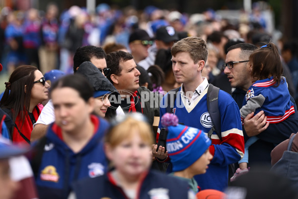 AFL 2025 Match Simulation - Western Bulldogs v Essendon - A-57459693