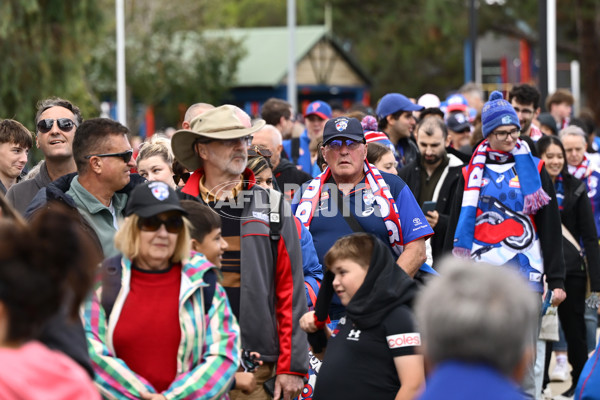 AFL 2025 Match Simulation - Western Bulldogs v Essendon - A-57465570