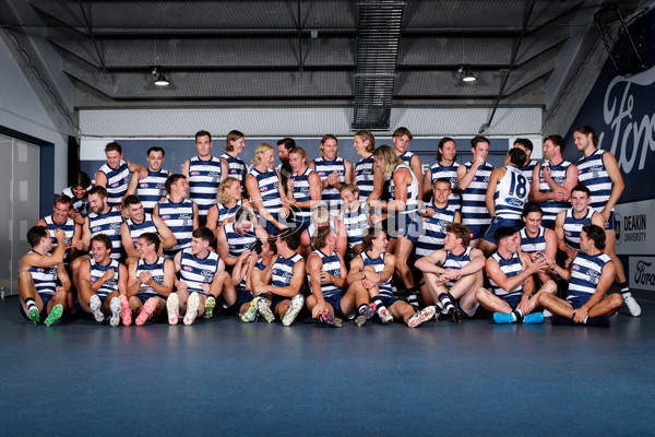 AFL 2025 Media - Geelong Team Photo Day - A-57540315