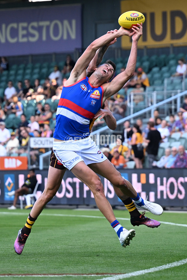 AFL 2025 AAMI Community Series - Hawthorn v Western Bulldogs - A-57607000