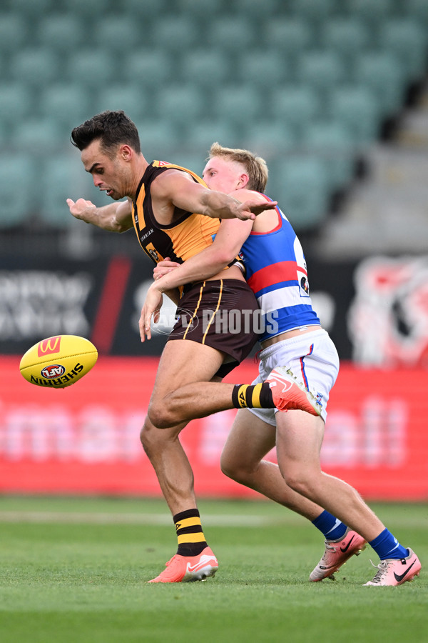 AFL 2025 AAMI Community Series - Hawthorn v Western Bulldogs - A-57607040