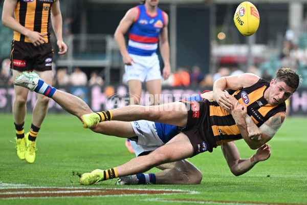 AFL 2025 AAMI Community Series - Hawthorn v Western Bulldogs - A-57607049