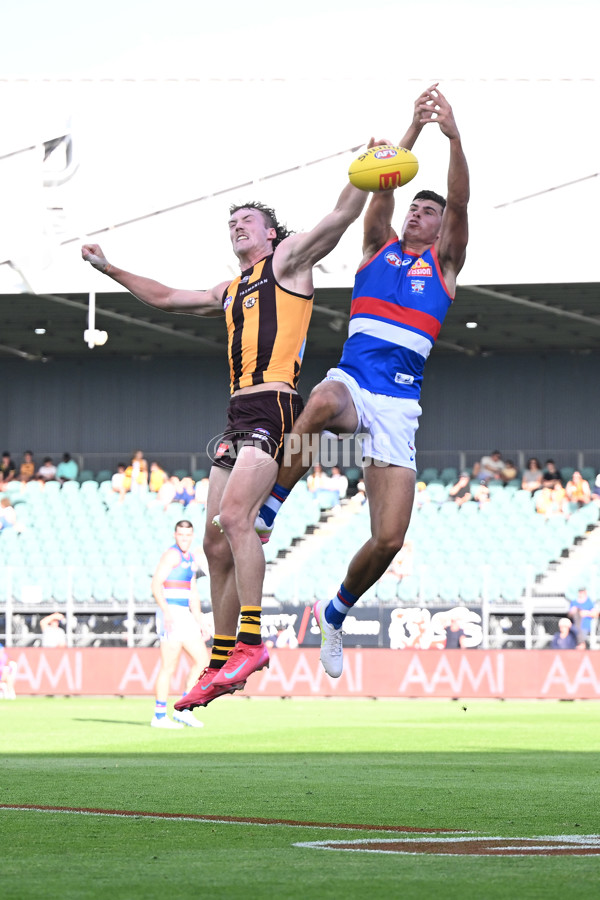 AFL 2025 AAMI Community Series - Hawthorn v Western Bulldogs - A-57607303