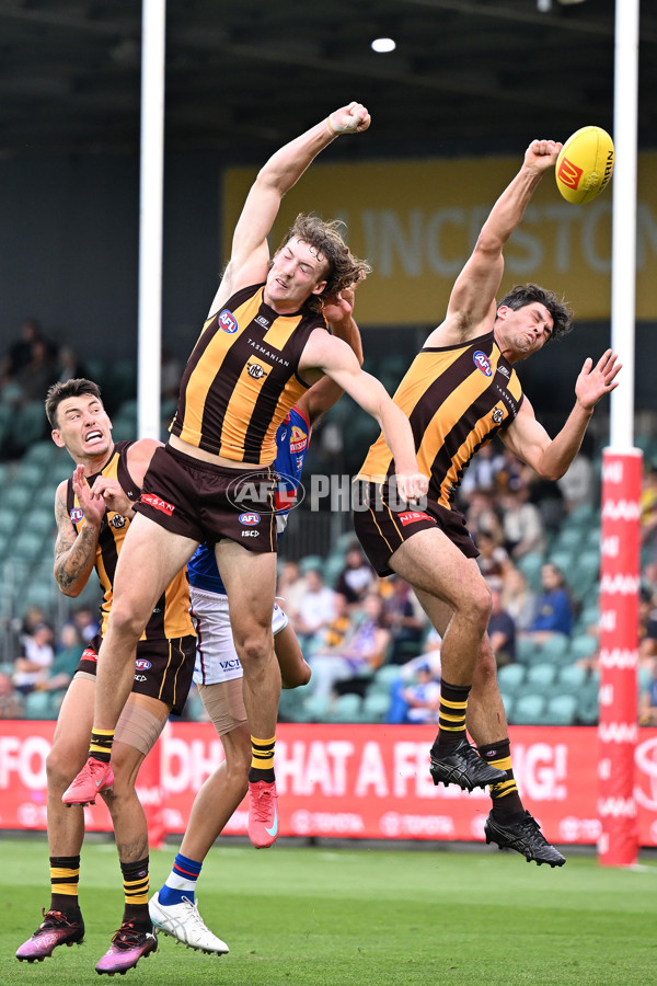 AFL 2025 AAMI Community Series - Hawthorn v Western Bulldogs - A-57607318