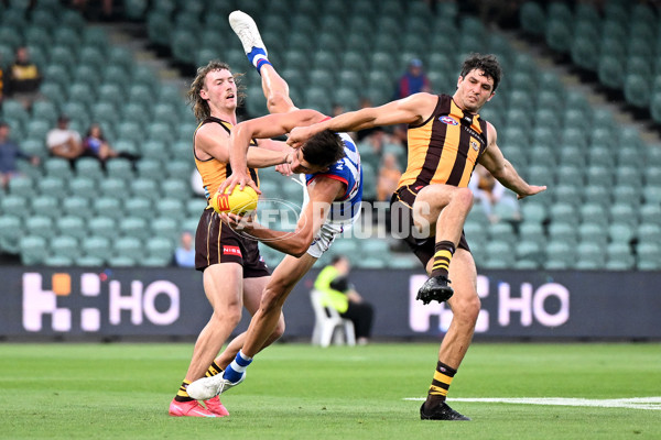 AFL 2025 AAMI Community Series - Hawthorn v Western Bulldogs - A-57607331