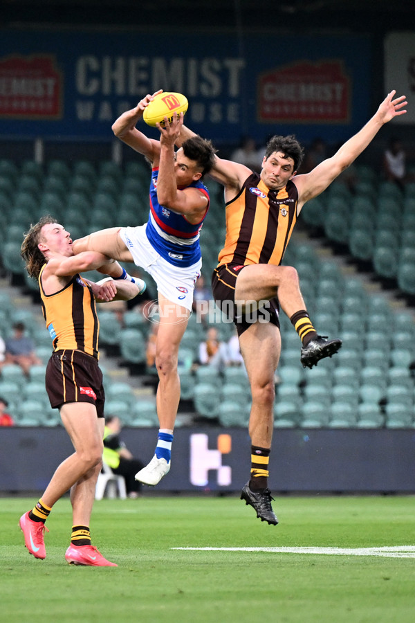 AFL 2025 AAMI Community Series - Hawthorn v Western Bulldogs - A-57607334