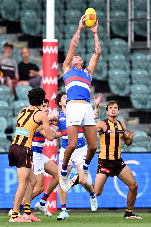 AFL 2025 AAMI Community Series - Hawthorn v Western Bulldogs - A-57610053