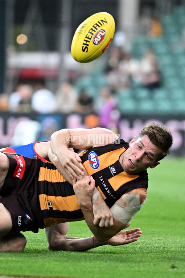 AFL 2025 AAMI Community Series - Hawthorn v Western Bulldogs - A-57610061