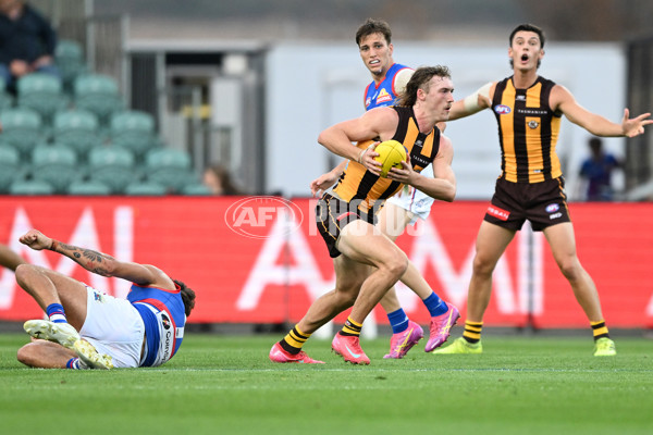 AFL 2025 AAMI Community Series - Hawthorn v Western Bulldogs - A-57610639
