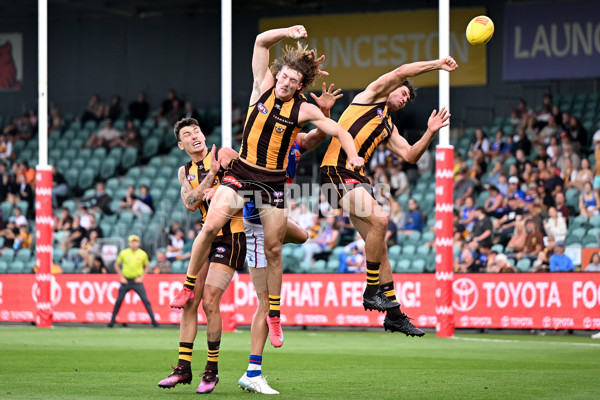 AFL 2025 AAMI Community Series - Hawthorn v Western Bulldogs - A-57610655