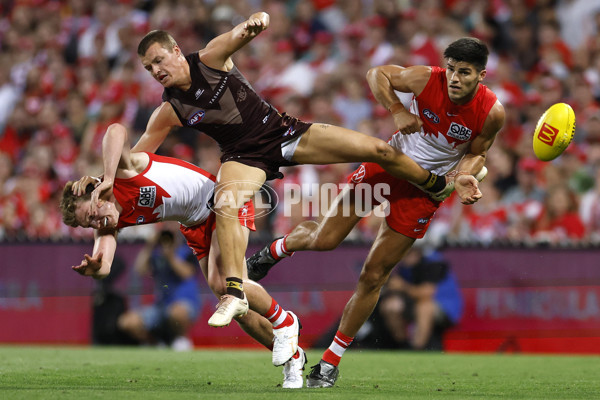 AFL 2025 Opening Round - Sydney v Hawthorn - A-57682301