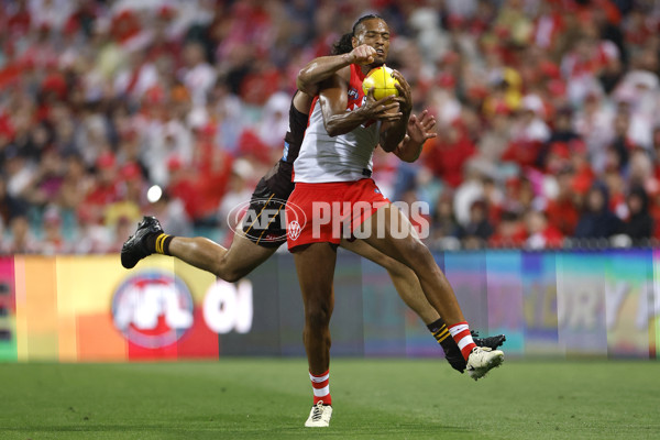 AFL 2025 Opening Round - Sydney v Hawthorn - A-57687471