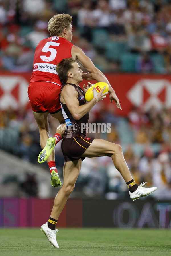 AFL 2025 Opening Round - Sydney v Hawthorn - A-57690221