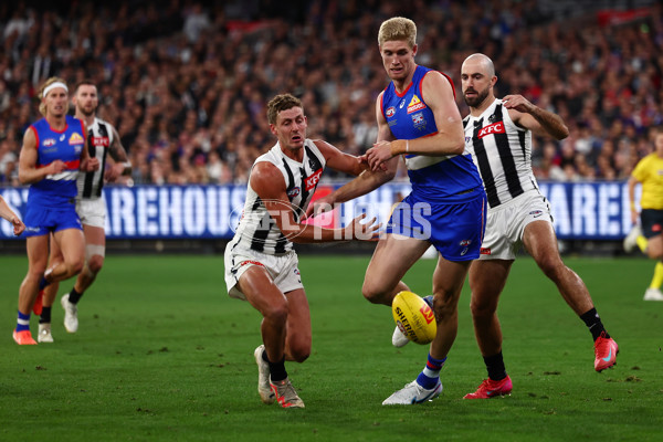 AFL 2025 Round 02 - Footscray v Collingwood - A-57986009