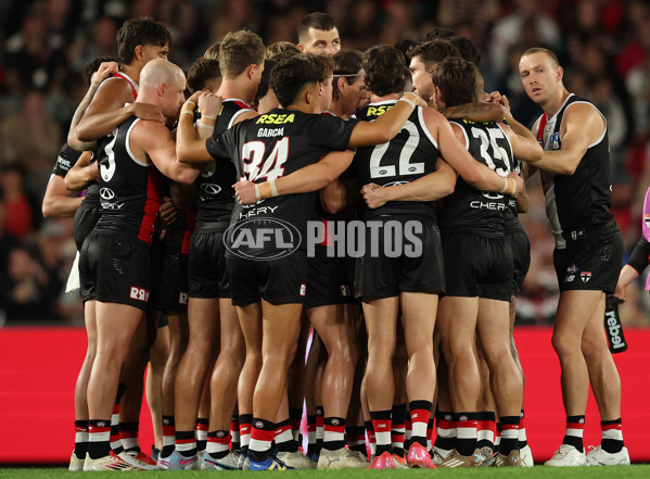 AFL 2025 Round 02 - St Kilda v Geelong - A-58021840