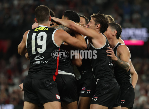 AFL 2025 Round 02 - St Kilda v Geelong - A-58026450