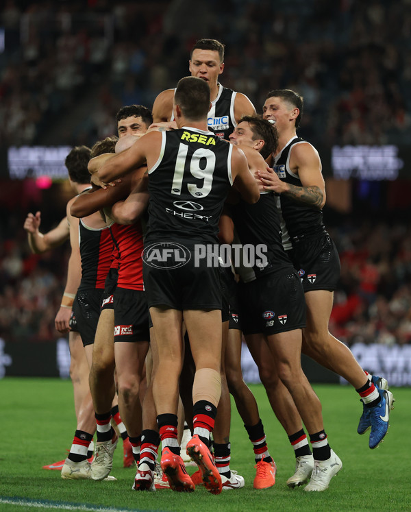 AFL 2025 Round 02 - St Kilda v Geelong - A-58026451