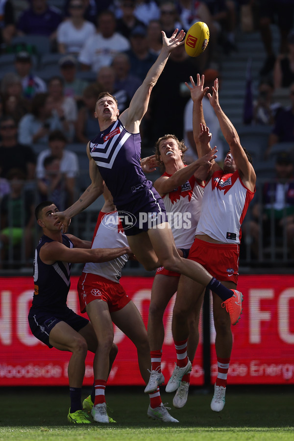 AFL 2025 Round 02 - Fremantle v Sydney - A-58050943