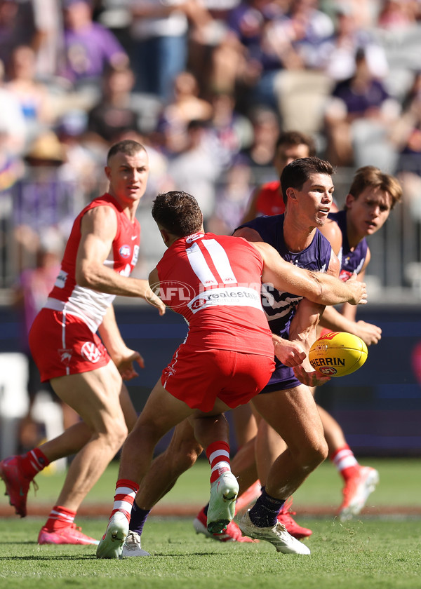 AFL 2025 Round 02 - Fremantle v Sydney - A-58050944