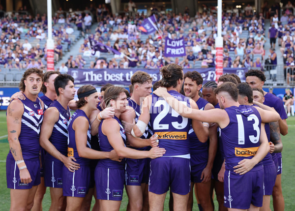AFL 2025 Round 02 - Fremantle v Sydney - A-58050950