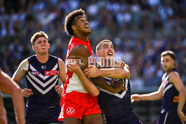 AFL 2025 Round 02 - Fremantle v Sydney - A-58052742