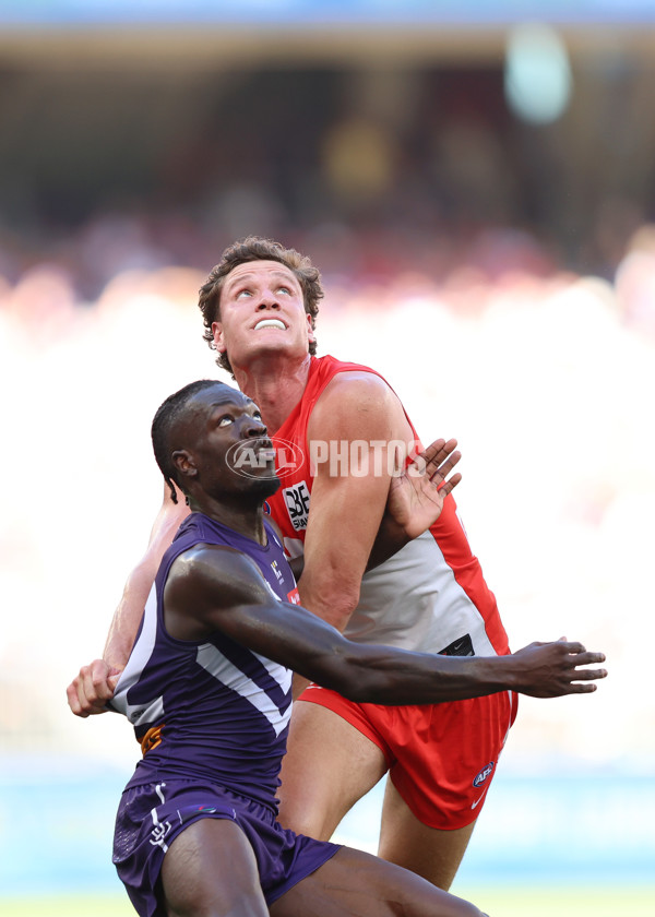 AFL 2025 Round 02 - Fremantle v Sydney - A-58055355