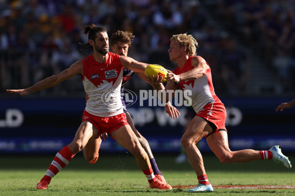 AFL 2025 Round 02 - Fremantle v Sydney - A-58055398