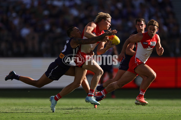 AFL 2025 Round 02 - Fremantle v Sydney - A-58056077
