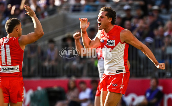 AFL 2025 Round 02 - Fremantle v Sydney - A-58058191