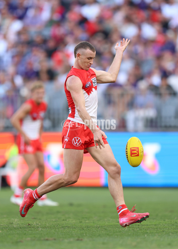 AFL 2025 Round 02 - Fremantle v Sydney - A-58058546