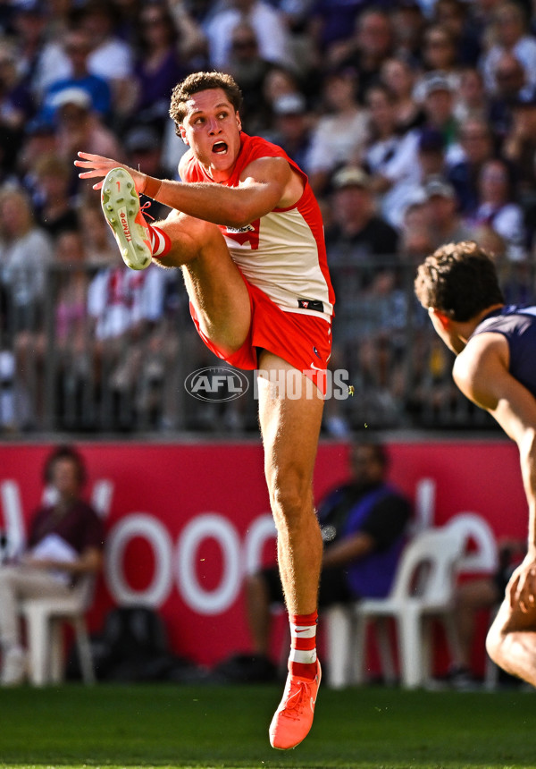 AFL 2025 Round 02 - Fremantle v Sydney - A-58058567