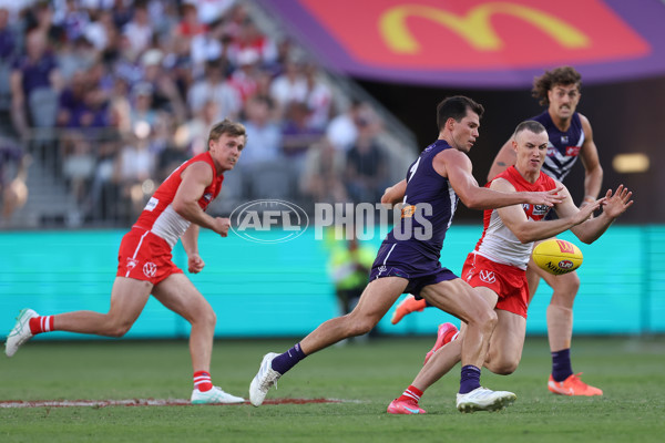 AFL 2025 Round 02 - Fremantle v Sydney - A-58058595