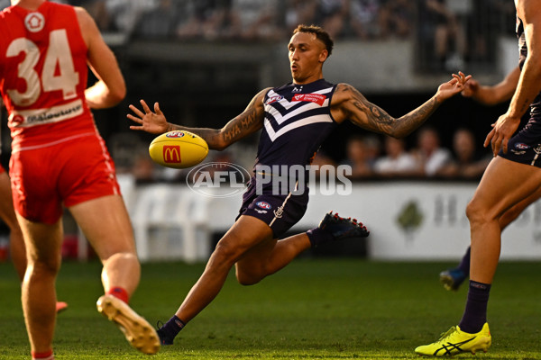 AFL 2025 Round 02 - Fremantle v Sydney - A-58060387