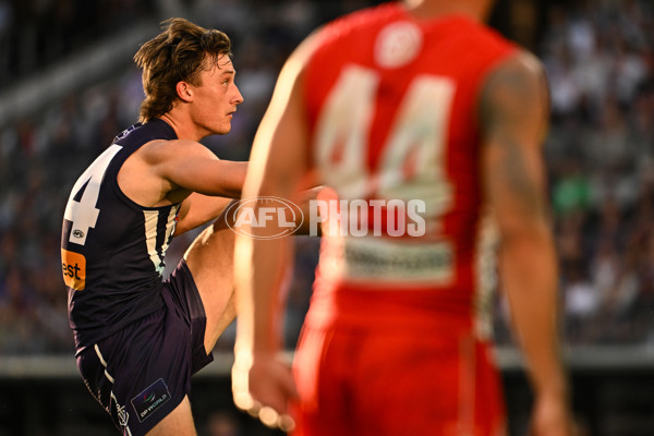 AFL 2025 Round 02 - Fremantle v Sydney - A-58060389