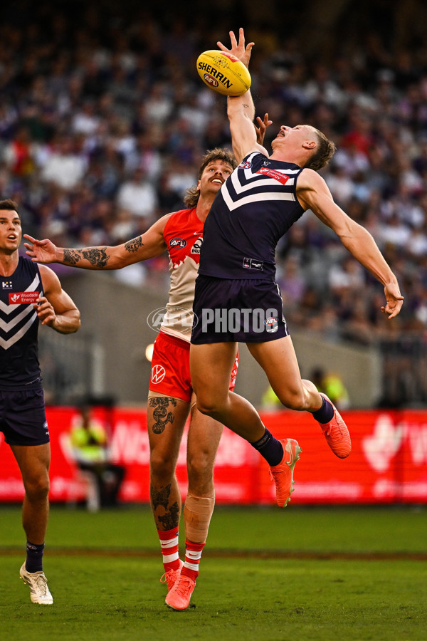 AFL 2025 Round 02 - Fremantle v Sydney - A-58060390