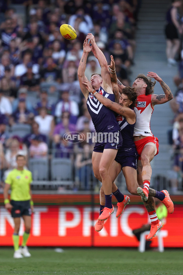 AFL 2025 Round 02 - Fremantle v Sydney - A-58060448