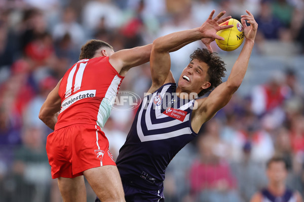 AFL 2025 Round 02 - Fremantle v Sydney - A-58060698
